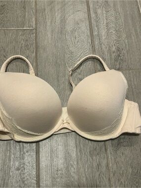 Cacique Padded T-Shirt Bra in Cream - size 44C